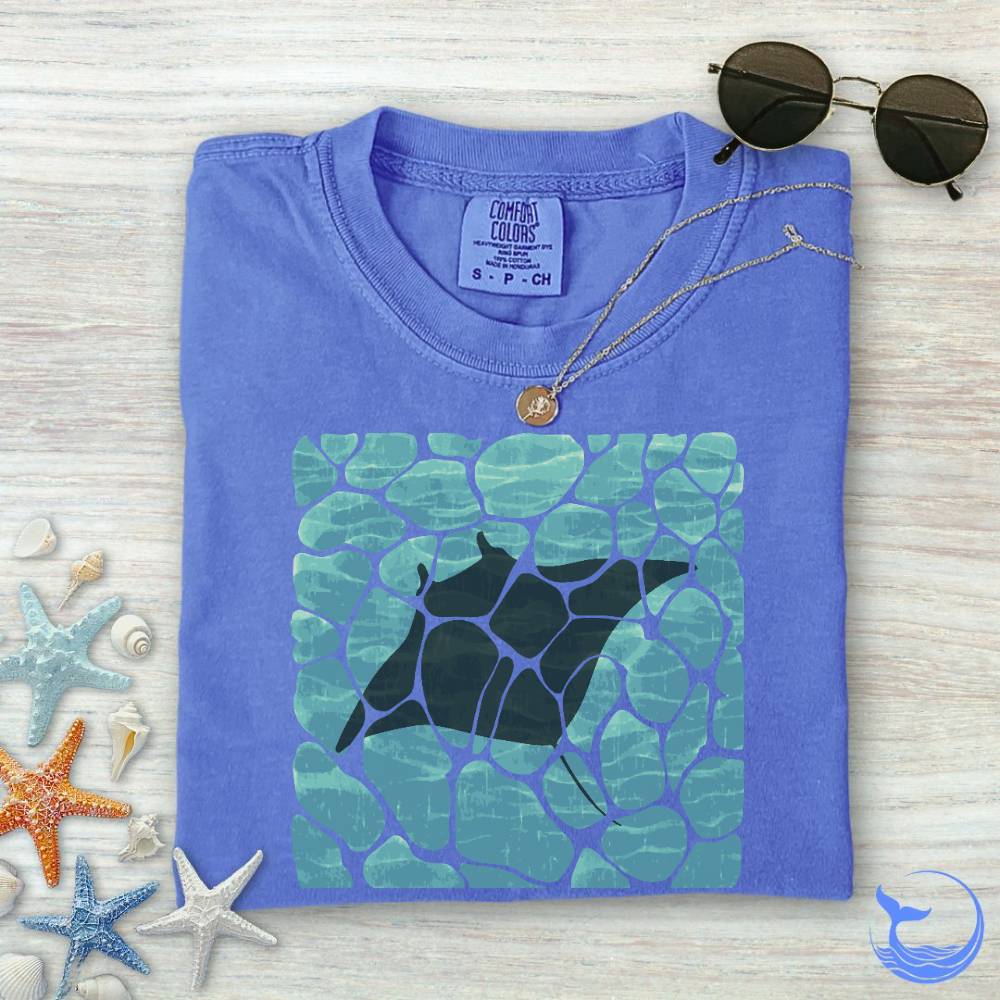 Swimming Manta Comfort Colors T-Shirt