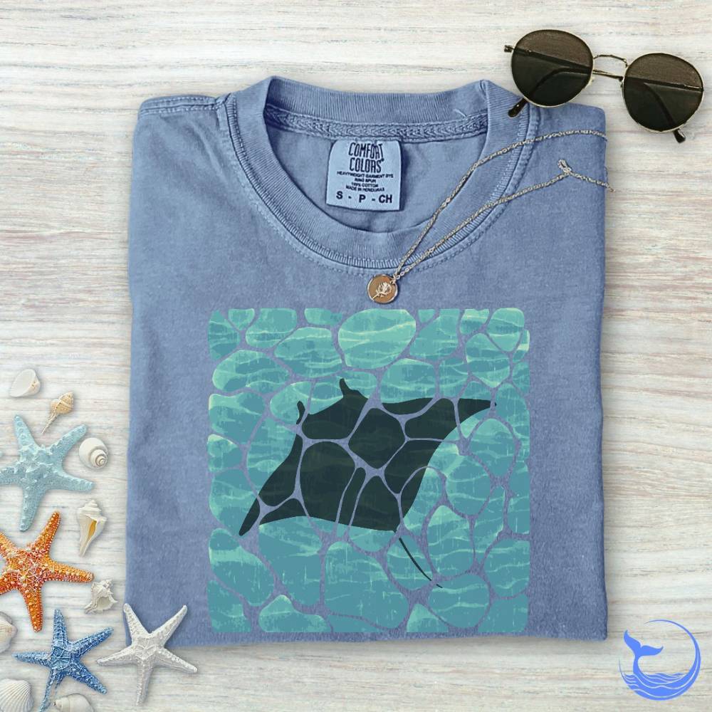 Swimming Manta Comfort Colors T-Shirt