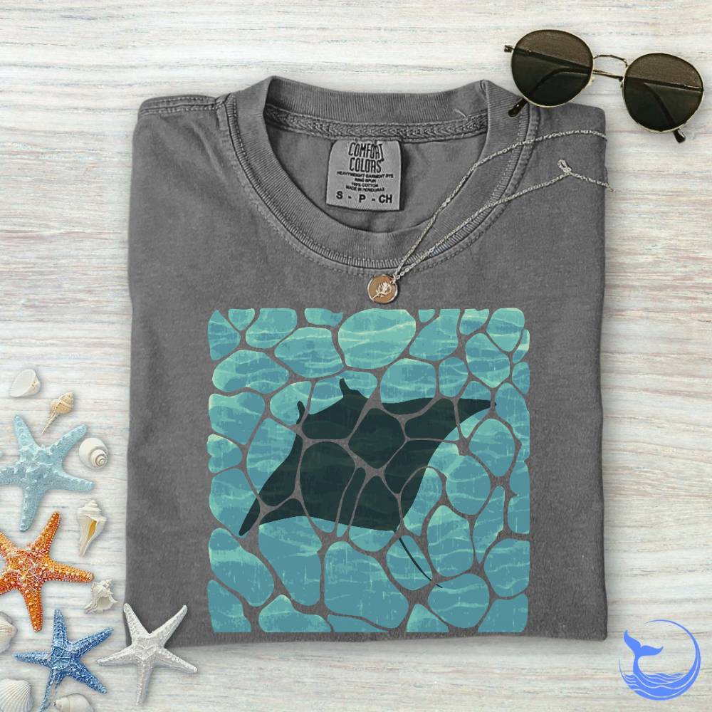 Swimming Manta Comfort Colors T-Shirt