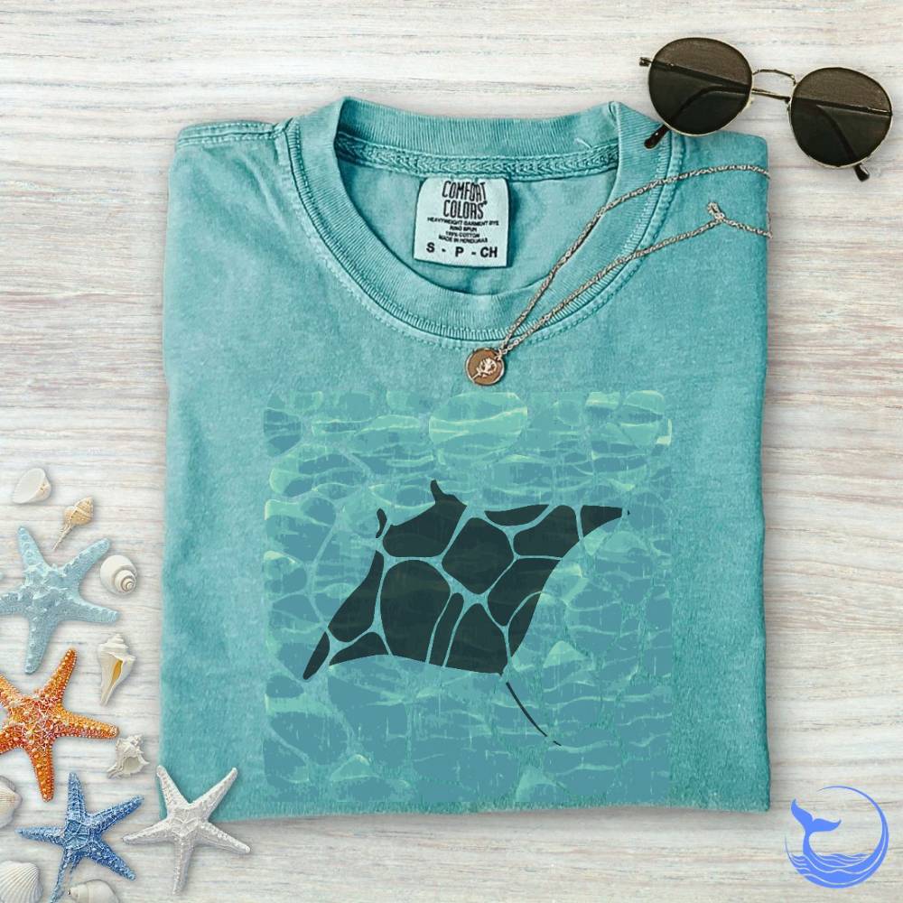 Swimming Manta Comfort Colors T-Shirt
