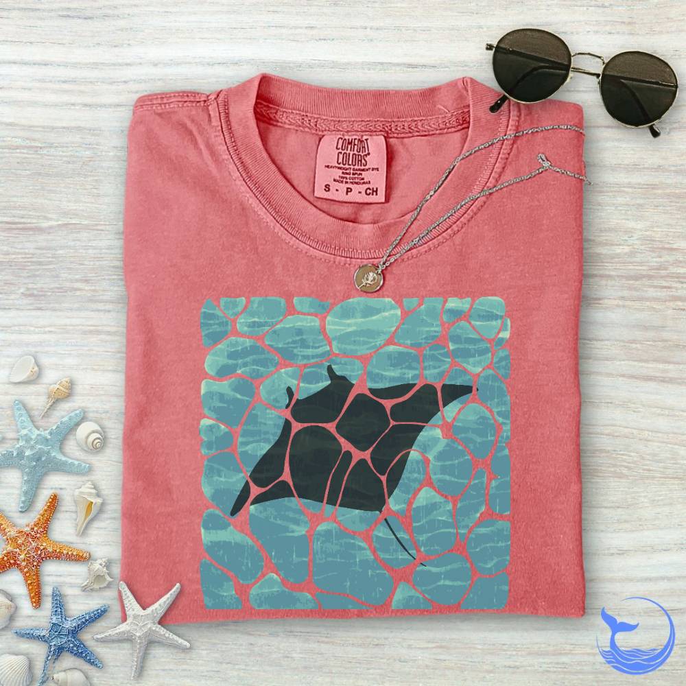 Swimming Manta Comfort Colors T-Shirt