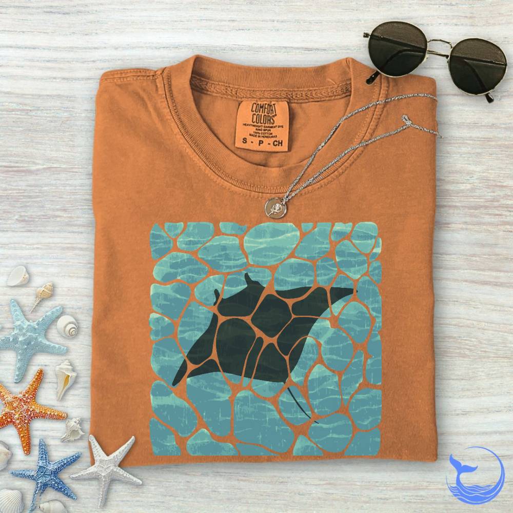 Swimming Manta Comfort Colors T-Shirt