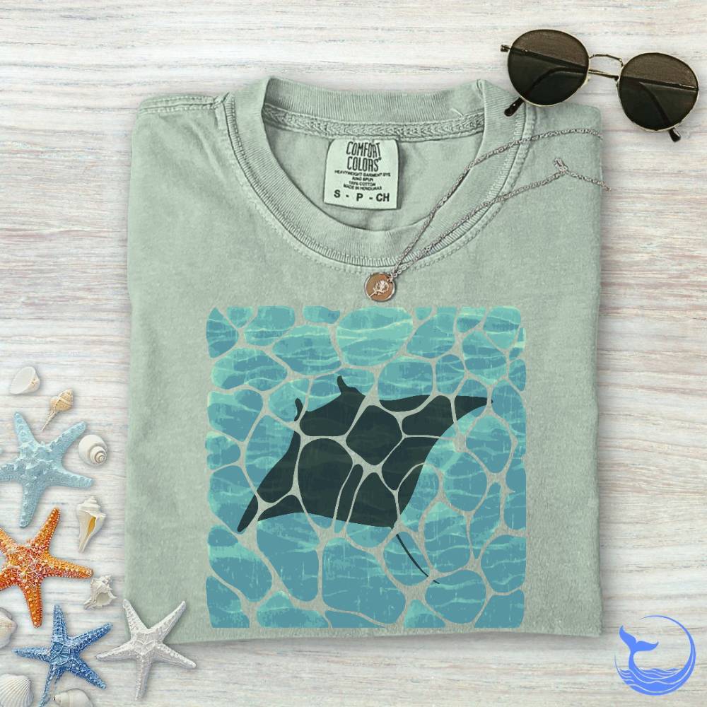Swimming Manta Comfort Colors T-Shirt