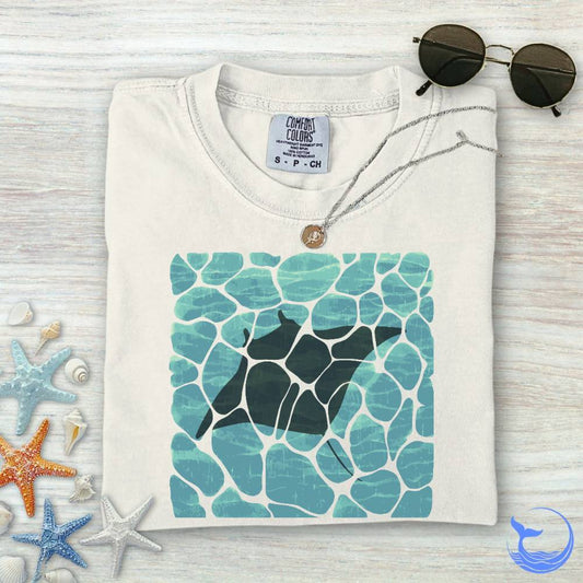 Swimming Manta Comfort Colors T-Shirt