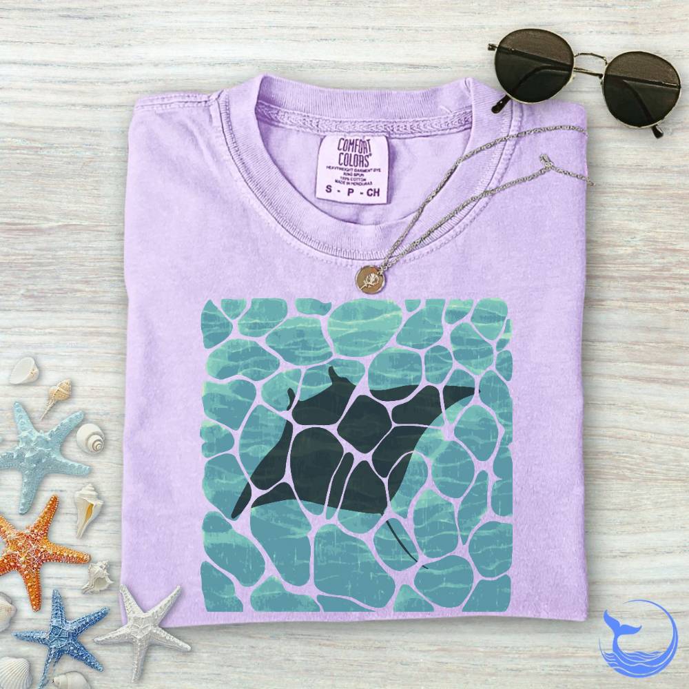 Swimming Manta Comfort Colors T-Shirt